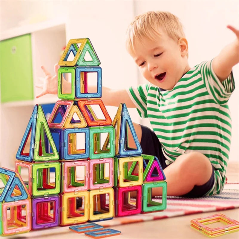 Educational magnetic construction blocks for boys and girls aged 3+.